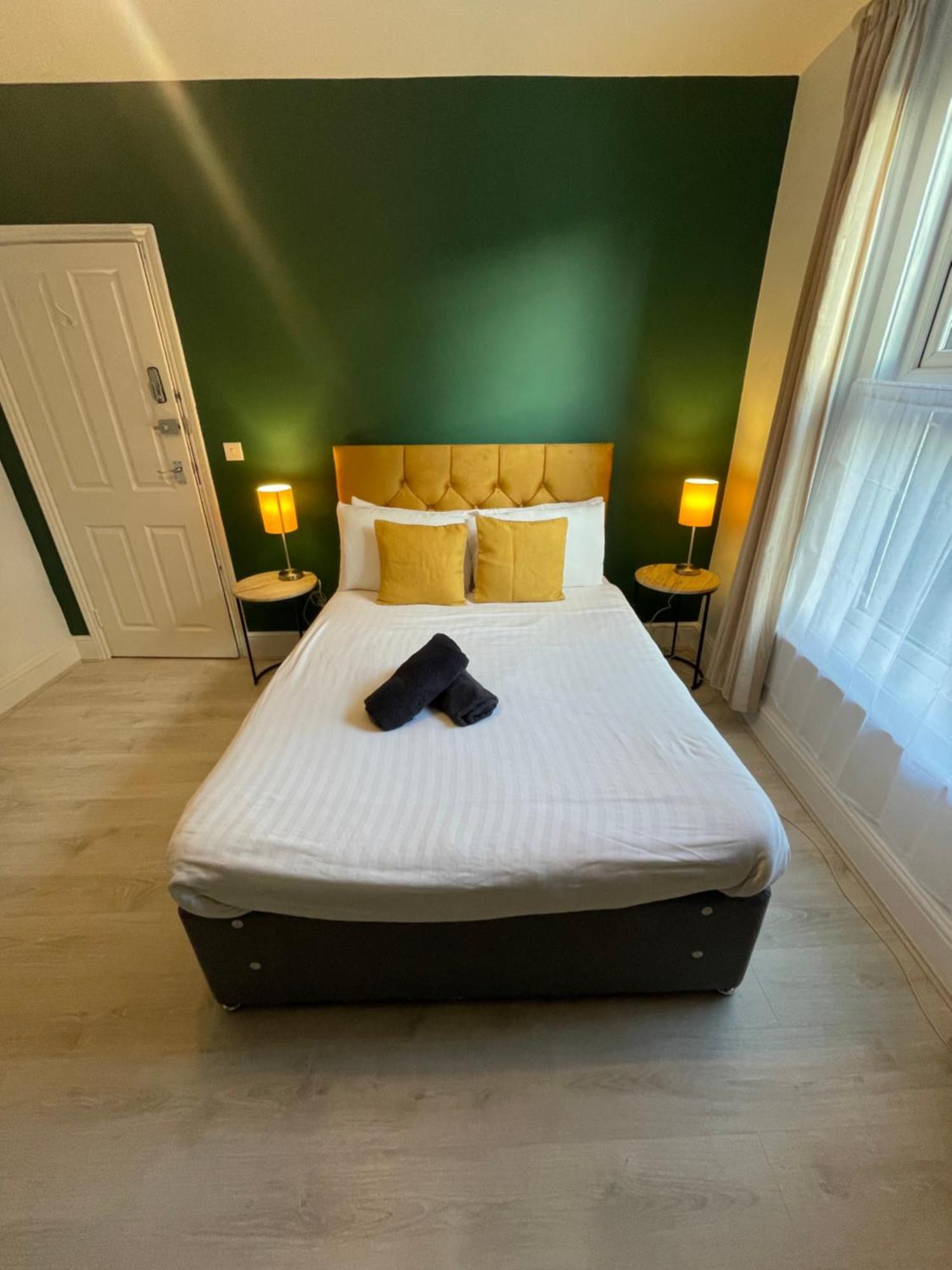 Rooms In City Centre House With Kitchen, Lounge, Garden ايبسويتش المظهر الخارجي الصورة