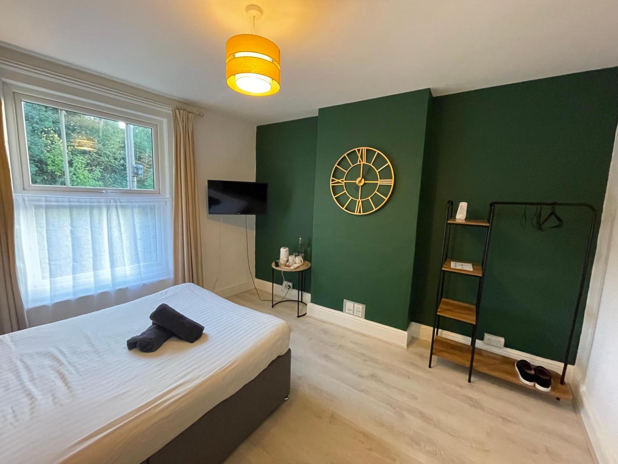 Rooms In City Centre House With Kitchen, Lounge, Garden ايبسويتش المظهر الخارجي الصورة